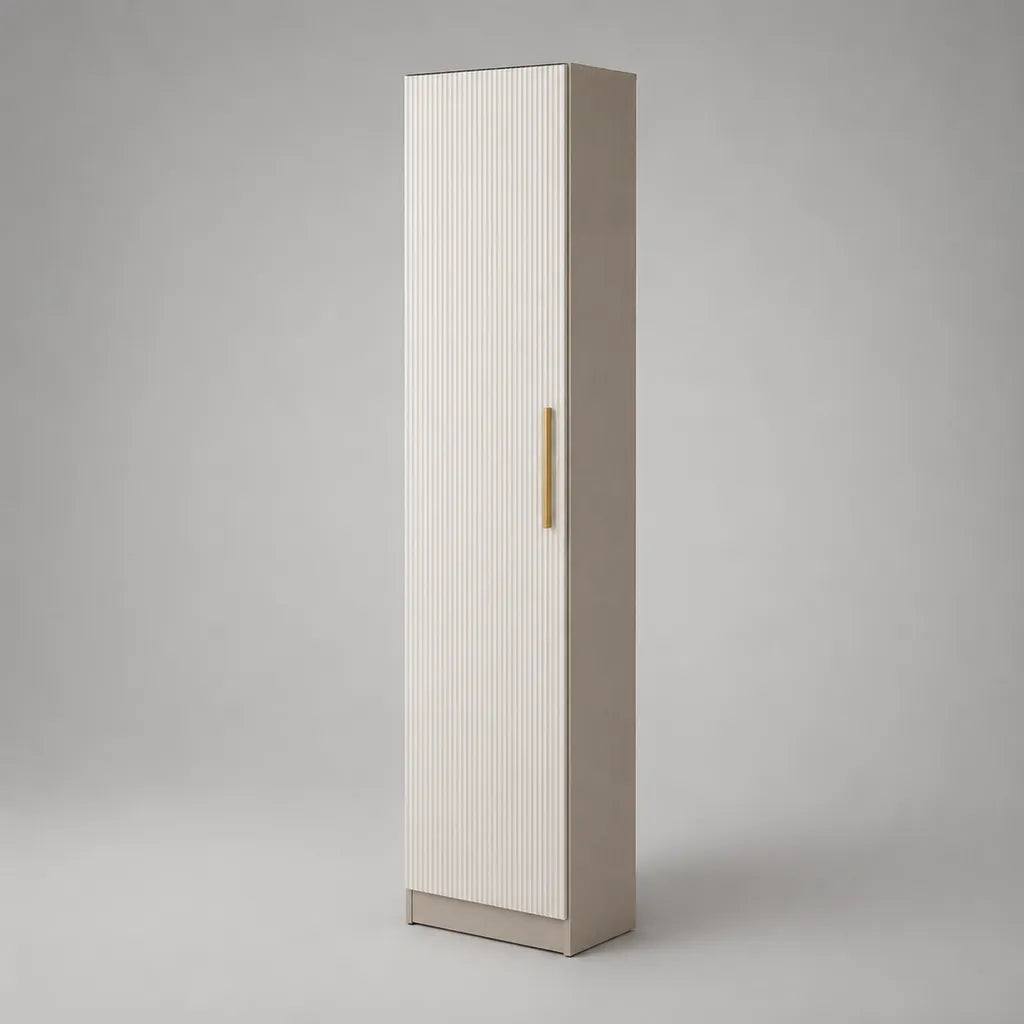 Scarpiera a colonna in MDF e truciolare con anta scanalata bianca e maniglia dorata, 40 × 35 × 180 cm